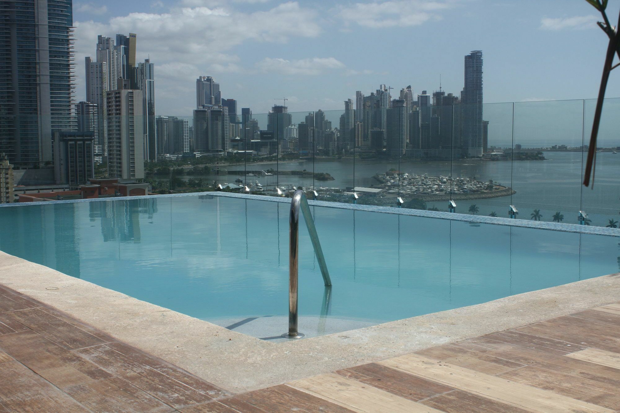 Innfiniti Hotel & Suites Panama City Luaran gambar